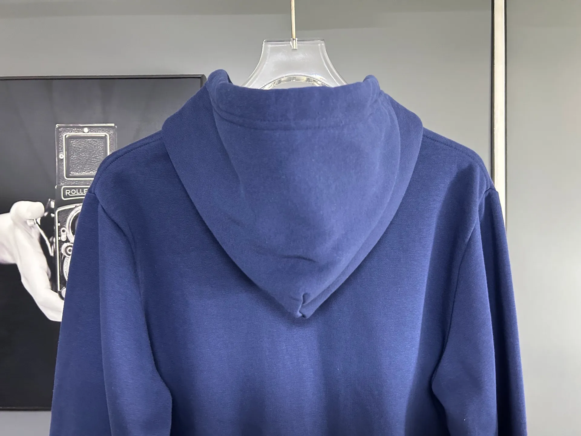 P230 𝗥𝗮𝗹𝗽𝗵 𝗟𝗮𝘂𝗿𝗲𝗻/Ralph Lauren🐎Towel embroidered hooded sweatshirt 380g Expo velvet hooded sweatshirt High-end official original one-to-one replica - customized original fabrics, accessories, hang tags, collar labels, and packaging are all made according to the original version to distinguish the cheap and wrong versions on the market This hooded sweatshirt is decorated with the simple style that represents Ralph Lauren and is paired with the classic Polo towel embroidery pattern, which is three-dimensional and full! The solid color fabric paired with exquisite embroidery instantly sets it off! Hooded sports design, loose and casual fit! The overall texture is very strong! Through the pictures, we can feel the thickness and texture of custom-woven and dyed threads. The workmanship is exquisite. They are shipped from major foreign trade factories. They are all made by masters with many years of experience. Everything is of high standards and requirements! Simple and versatile style ~ super delicate and soft, close to the body without being tied, all fabrics and accessories are original custom-made and of high quality! Perfectly reflects the brand’s sense of superiority! Standard cut, comfortable stretch, unrestricted movement! Highly practical, high-end and classy! Versatile style ~ can be paired with jeans or jogging pants. Ideal for transitioning from your morning commute to weekend events!  Color: Gray Blue Size: S-2XL